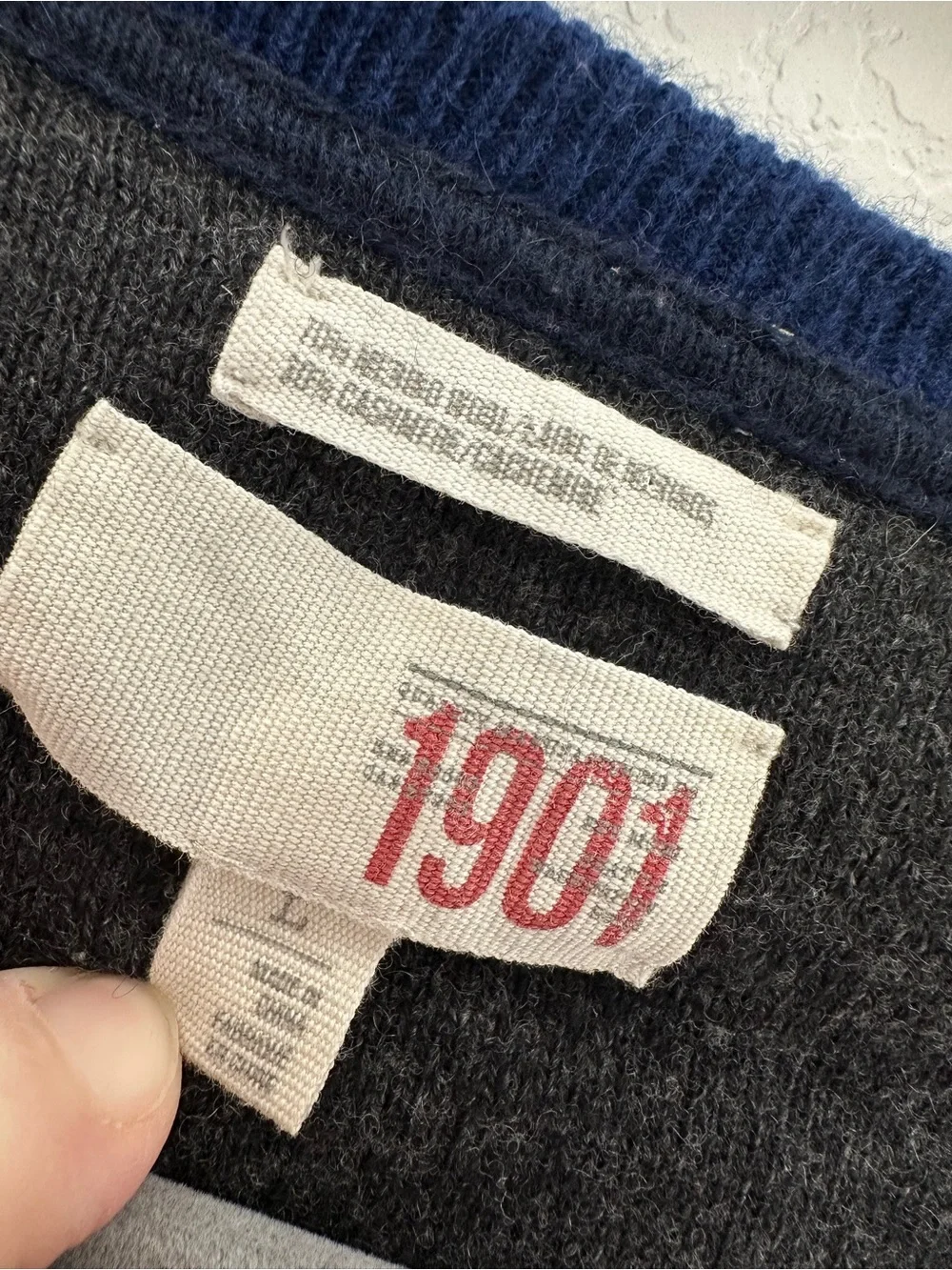 1901 Nordstrom Mens L Blue Merino Wool Cashmere Blend V-Neck Sweater Slim Fit